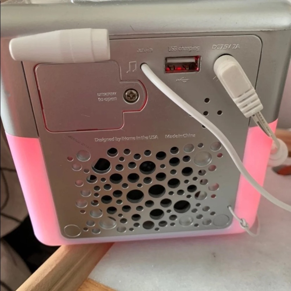 IHOME CLOCK - Picture 6 of 6